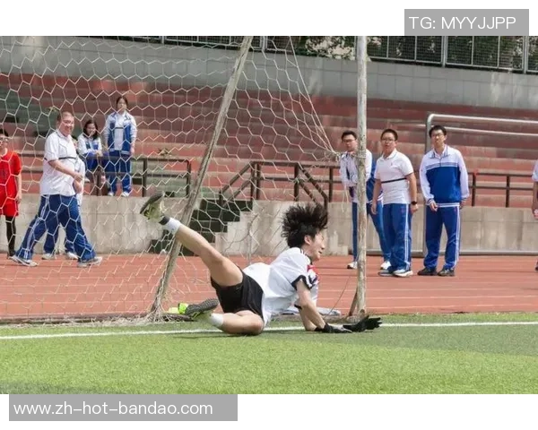 足球缚少年在绿茵场上的梦想与奋斗之旅